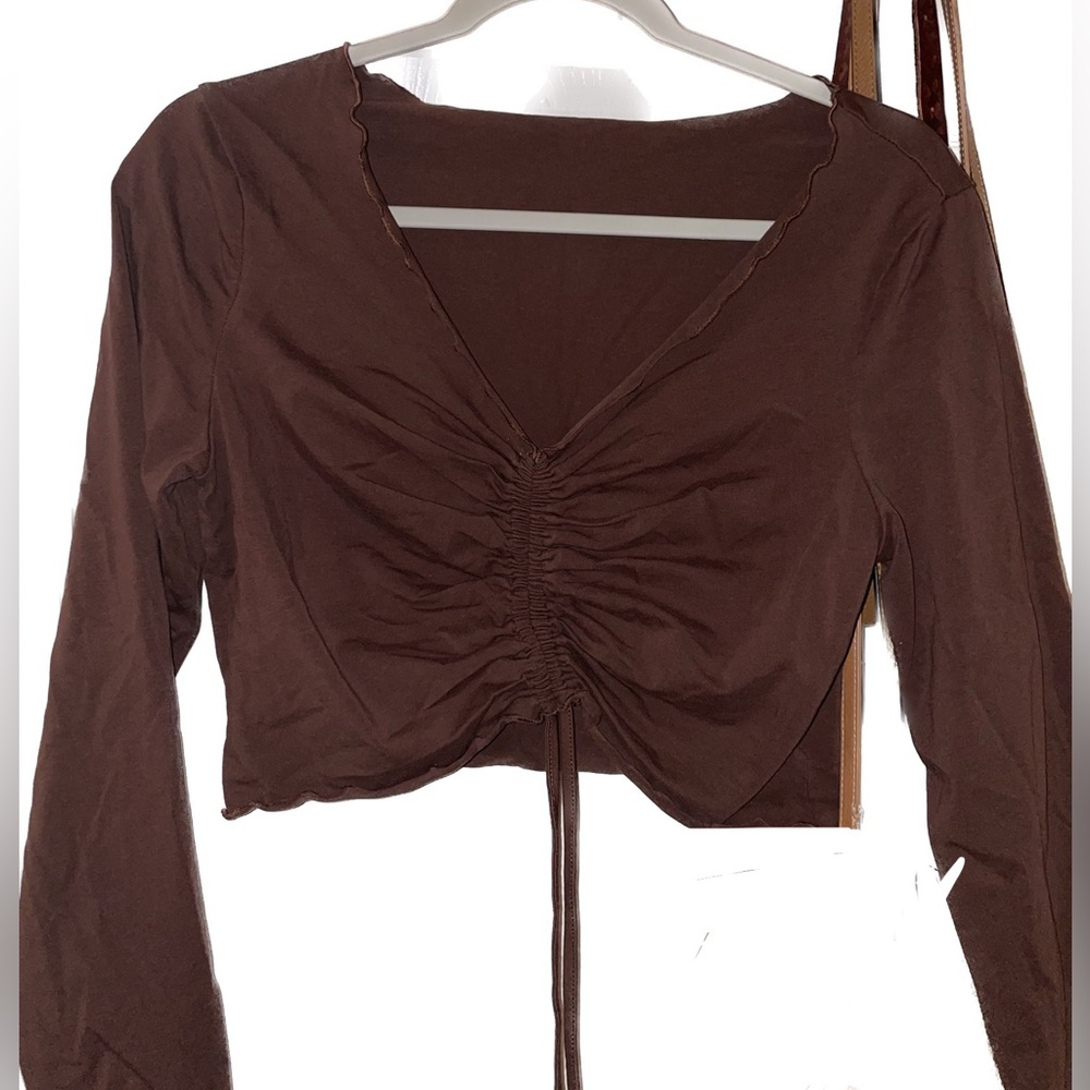 Super cute brown long sleeve cinched crop top